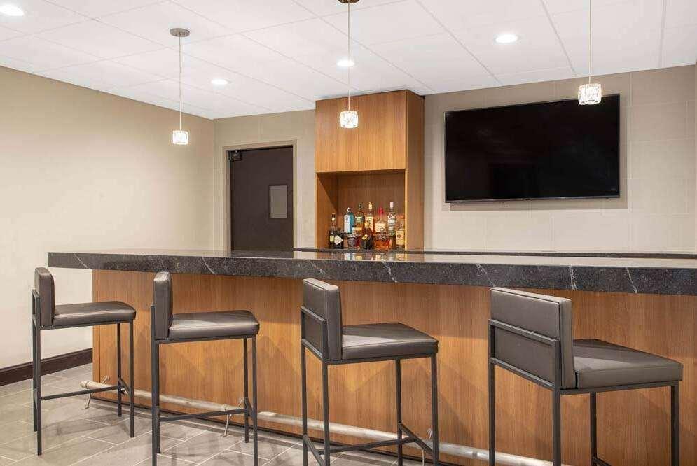 La Quinta Inn & Suites By Wyndham Mooresville Restaurant foto
